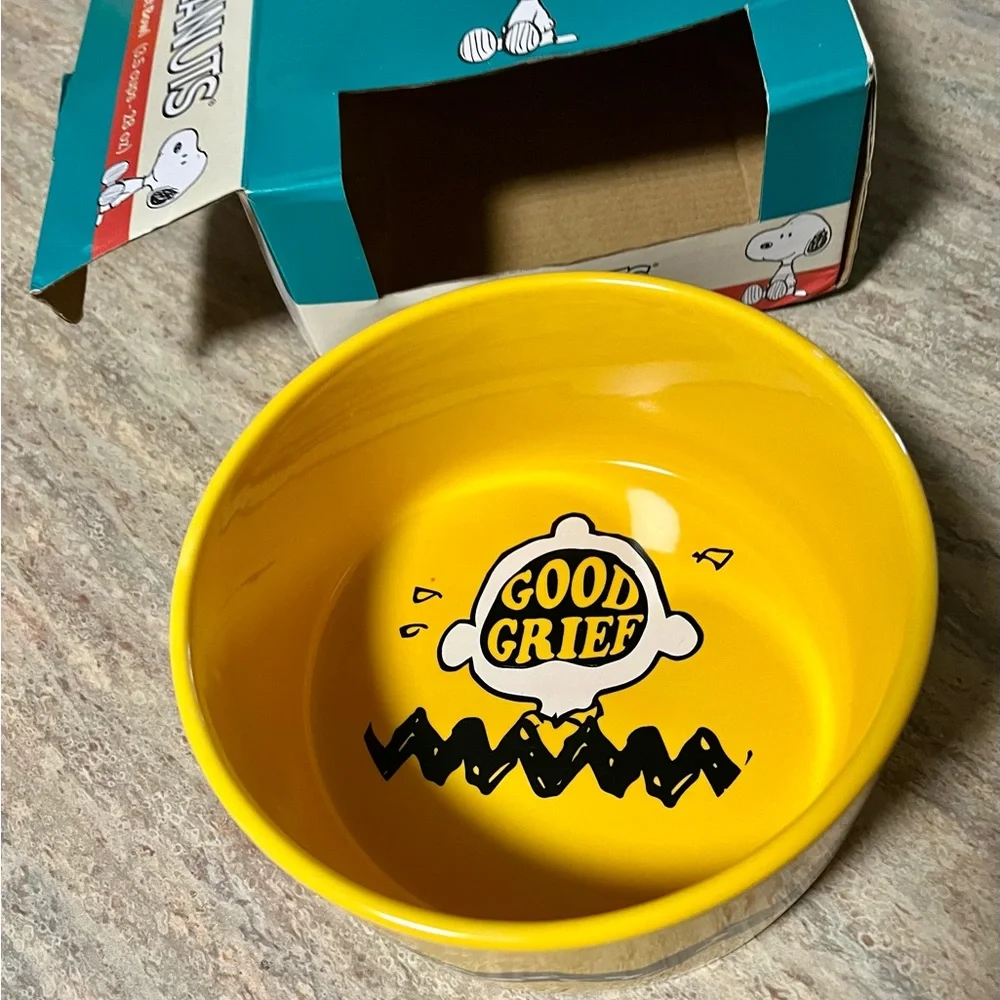 NIB Peanuts Pet bowl